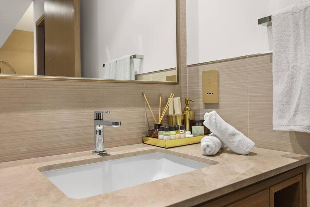 Apartment First Class 1br Heart Of Tranquility Dubai